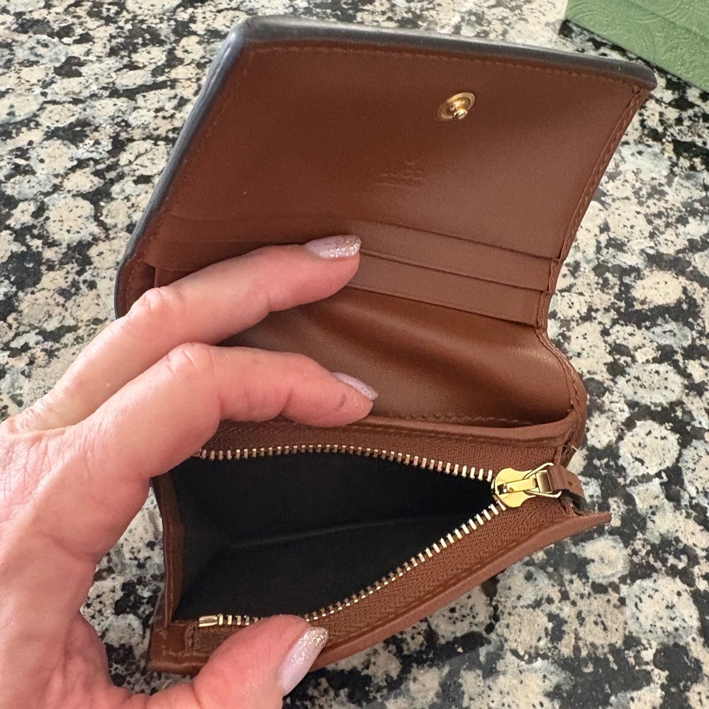 Gucci Marmont Brown Leather GG Embossed small Wallet with Gold Hardware - Picture 4 of 16
